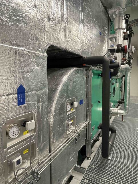 Einer der 65 Monoblöcke in einer der 14 Lüftungszentralen. (Foto: Peter Warthmann)